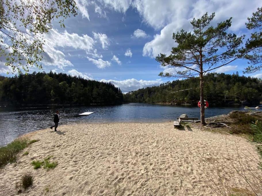 Romslig Og Fin Leilighet 17 Min Til Kristiansand Centrum Nodeland Exterior foto